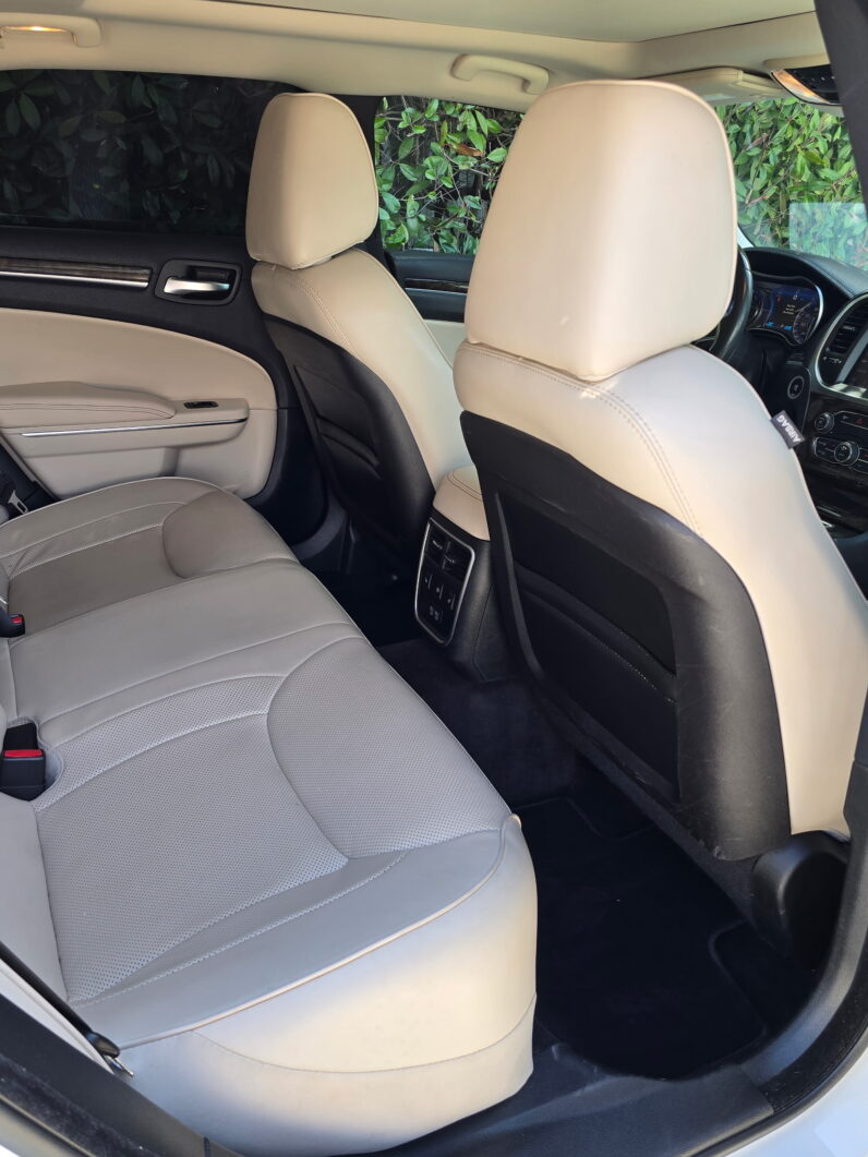 2016 Chrysler 300C