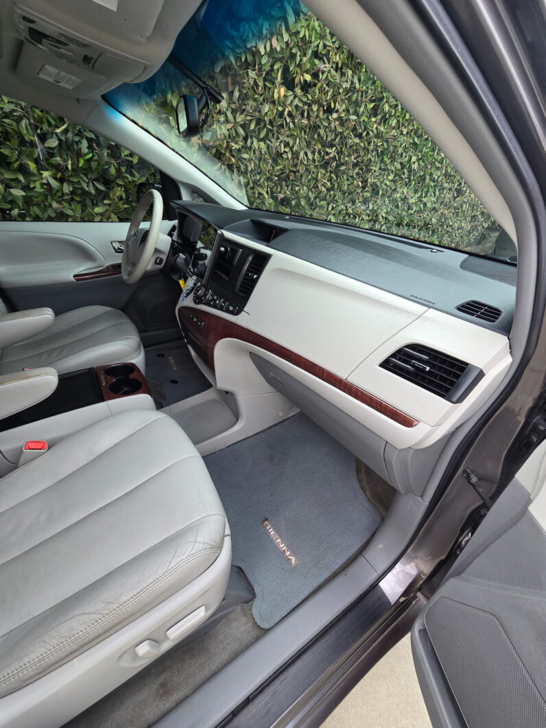 2013 Toyota Sienna XLE